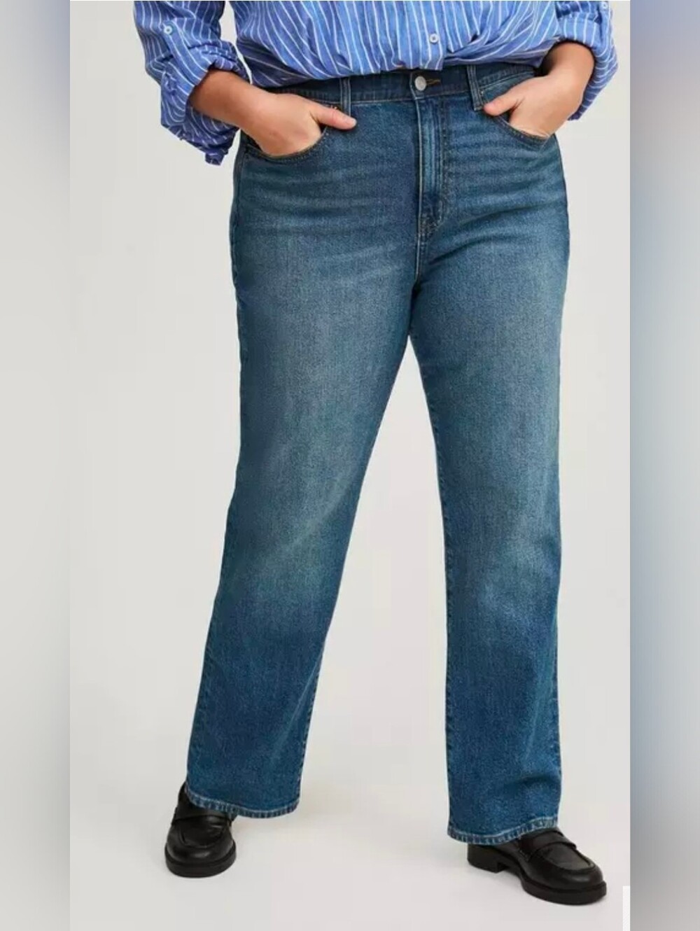 Classic Straight-Leg Blue Jeans Size 26R